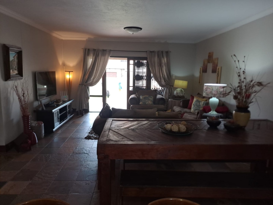 To Let 2 Bedroom Property for Rent in Melodie North West